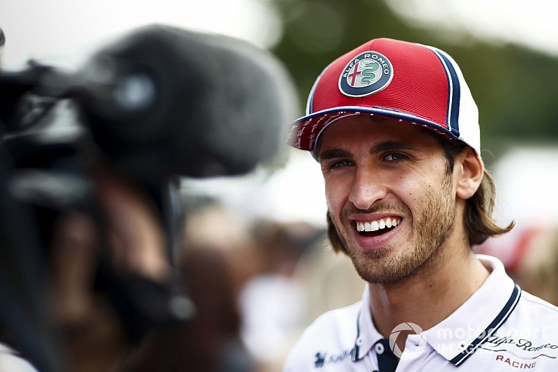 antonio-giovinazzi-alfa-romeo-